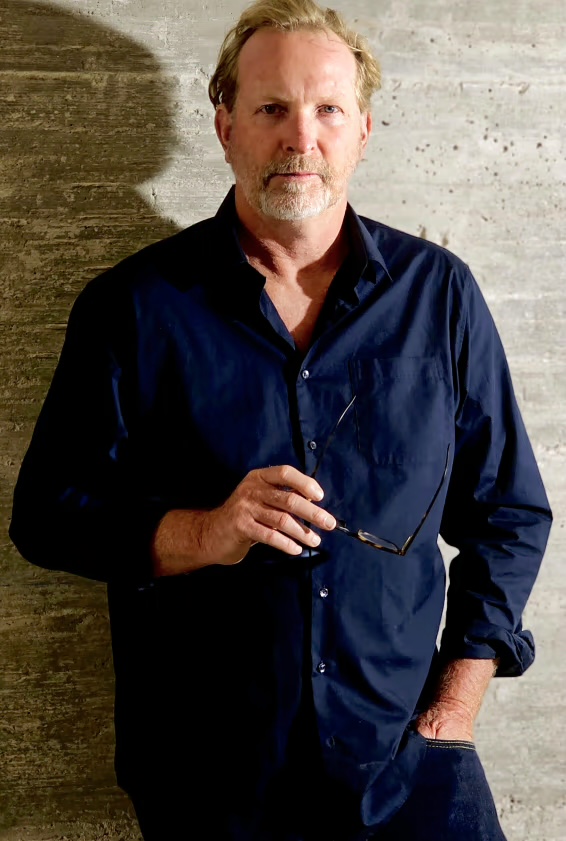 Moxci, Arvora personal coach and growth partner — professional portrait